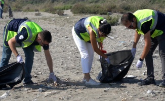 Mersin Uluslararası Limanı çalışanları  yarım ton atık topladı